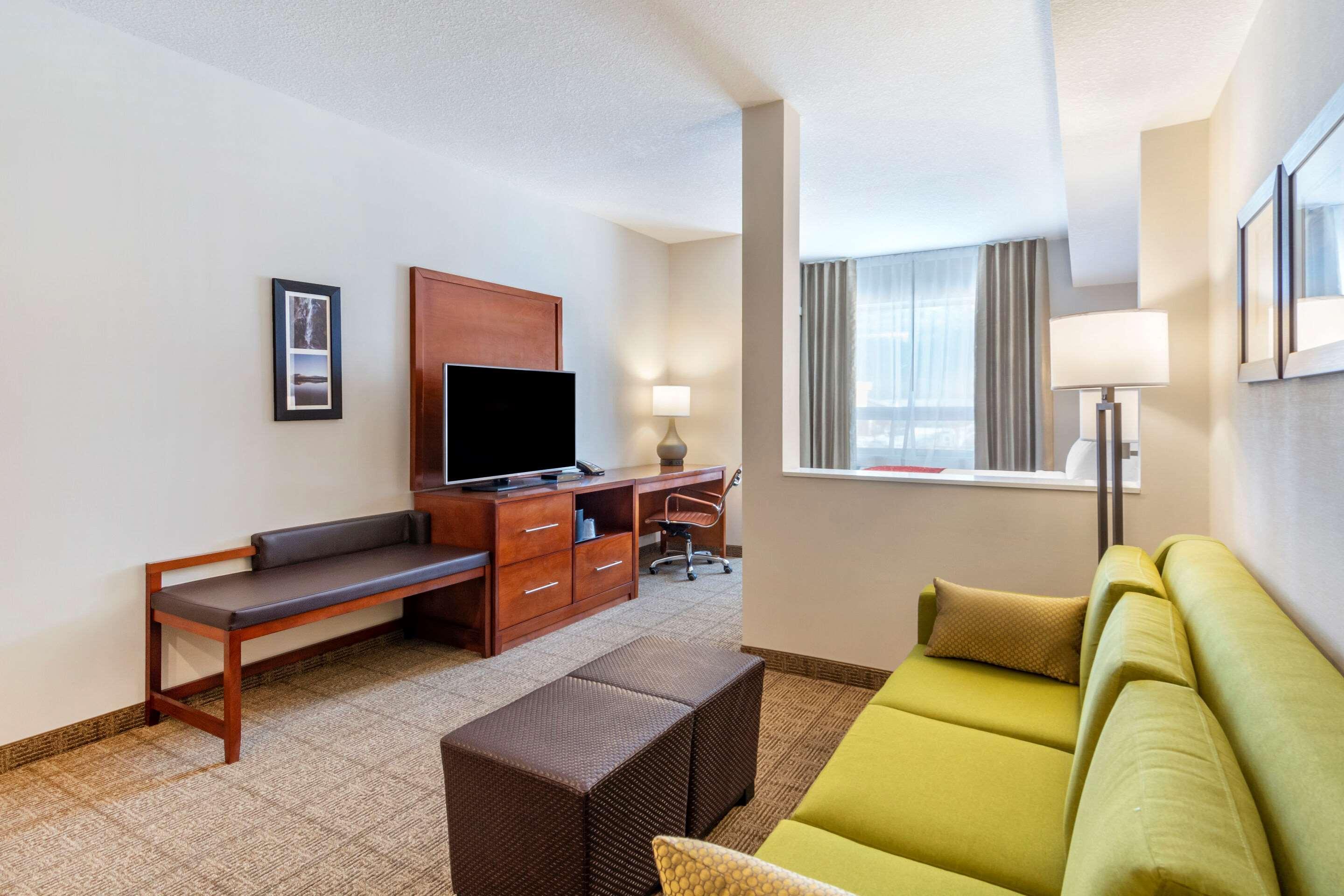 Comfort Inn & Suites Valemount Exterior photo