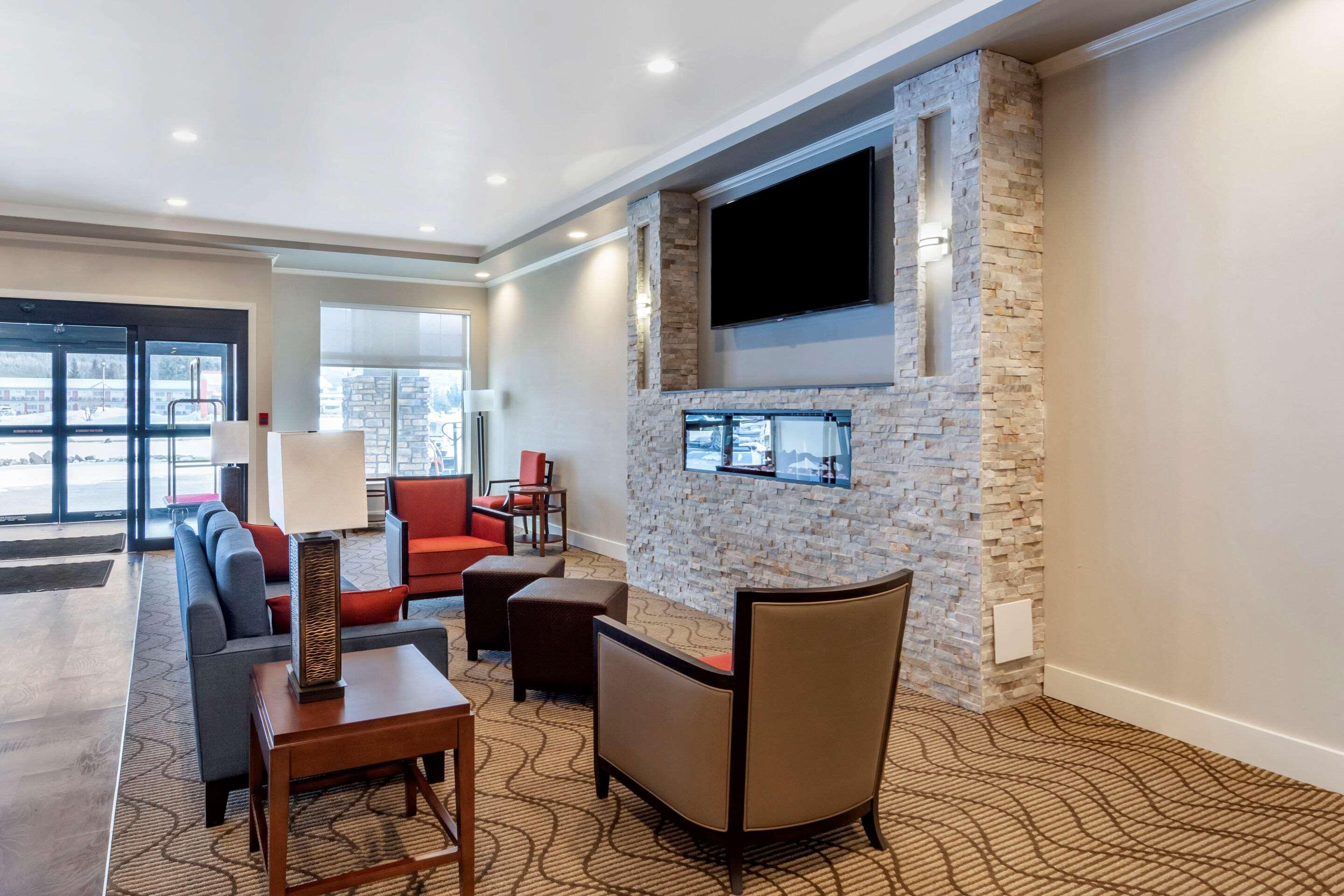 Comfort Inn & Suites Valemount Exterior photo